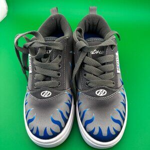 HEELYS PRO 20 PRINTS ORIGINAL WHEELED SHOE, YOUTH SIZE 1, GRAY/BLUE FLAMES/ USED